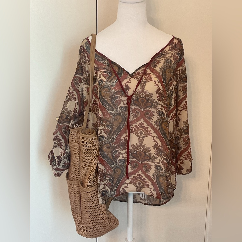 **Daniel Rainn Split V neck with ties  Paisley Boho Top
